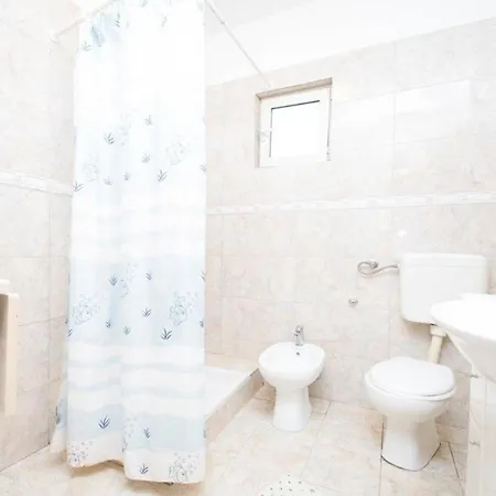 Moderne In Privlaka Mit Garten, Grill Und Terrasse Apartment *