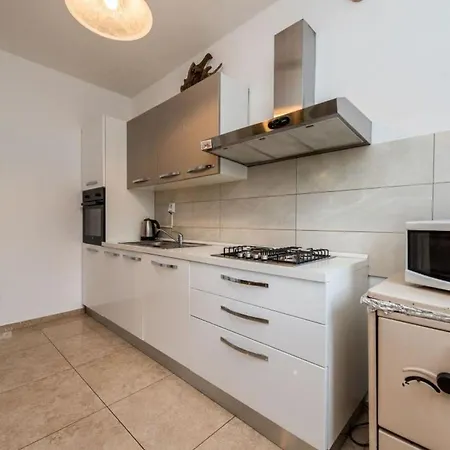 Moderne In Privlaka Mit Garten, Grill Und Terrasse