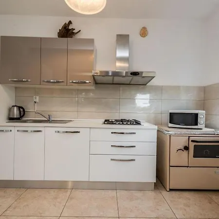 Moderne In Privlaka Mit Garten, Grill Und Terrasse